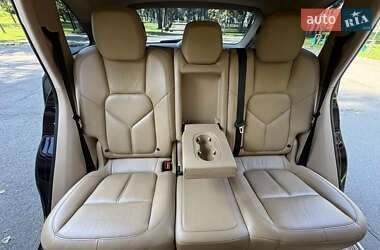 Внедорожник / Кроссовер Porsche Cayenne 2012 в 