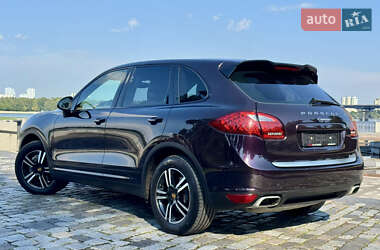Внедорожник / Кроссовер Porsche Cayenne 2012 в 