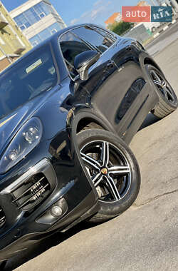 Внедорожник / Кроссовер Porsche Cayenne 2016 в 