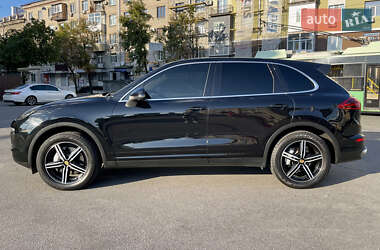Внедорожник / Кроссовер Porsche Cayenne 2016 в 