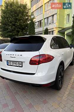 Внедорожник / Кроссовер Porsche Cayenne 2012 в 