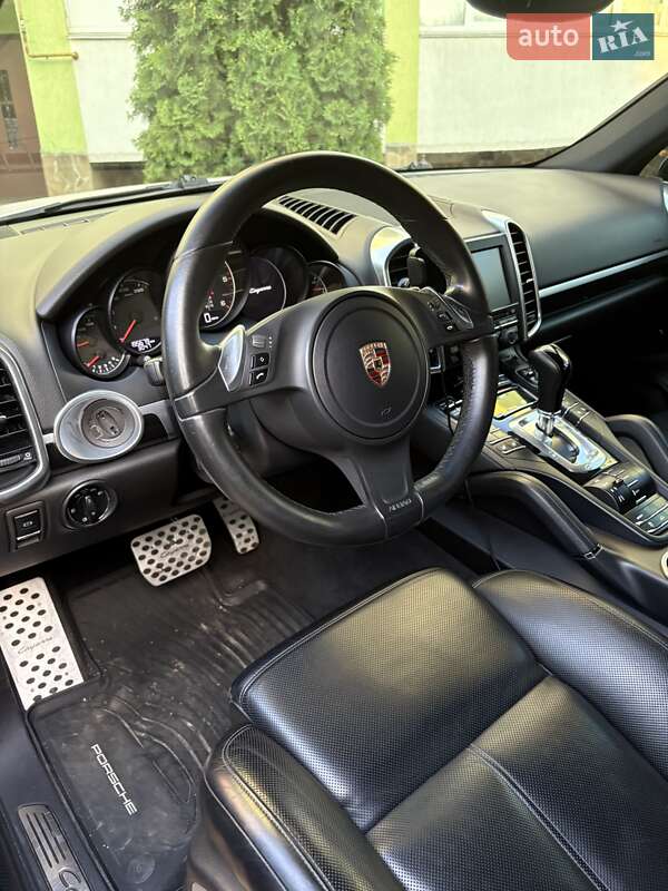 Внедорожник / Кроссовер Porsche Cayenne 2012 в Хмельницком