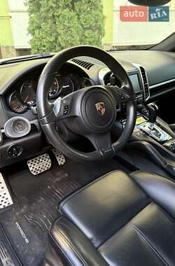 Внедорожник / Кроссовер Porsche Cayenne 2012 в 