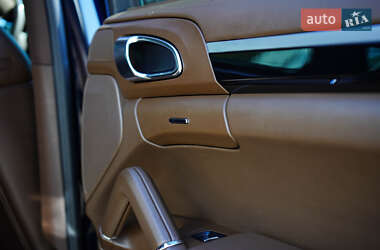 Внедорожник / Кроссовер Porsche Cayenne 2015 в 