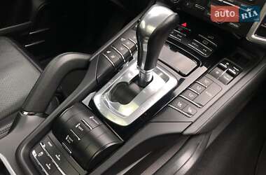 Внедорожник / Кроссовер Porsche Cayenne 2015 в 