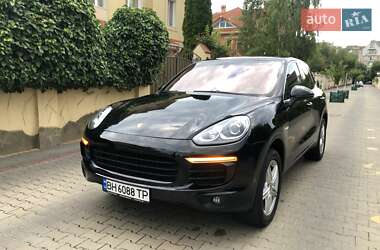 Внедорожник / Кроссовер Porsche Cayenne 2015 в 