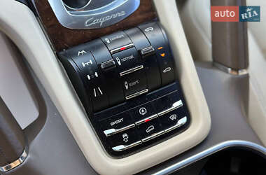 Внедорожник / Кроссовер Porsche Cayenne 2011 в 