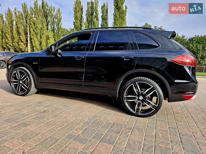 Внедорожник / Кроссовер Porsche Cayenne 2013 в Полтаве