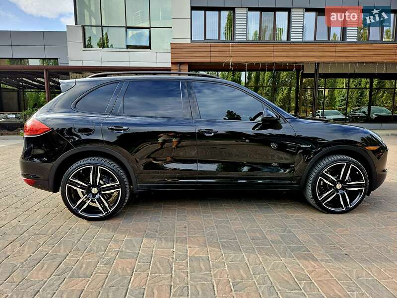 Внедорожник / Кроссовер Porsche Cayenne 2013 в Полтаве