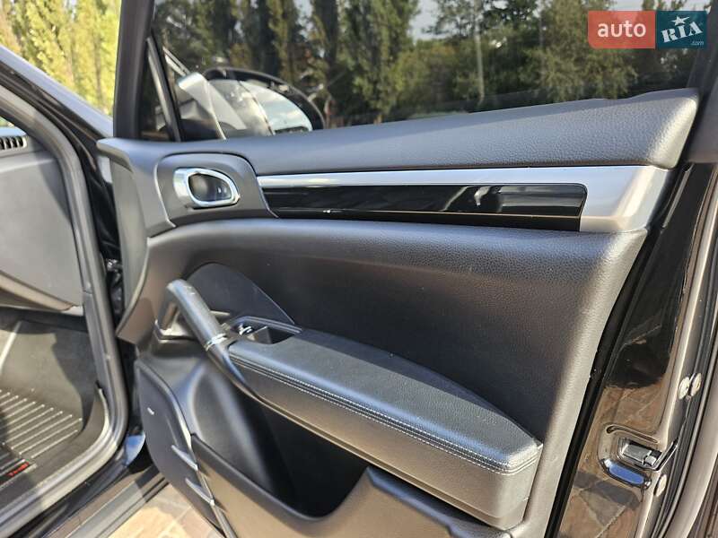 Внедорожник / Кроссовер Porsche Cayenne 2013 в Полтаве