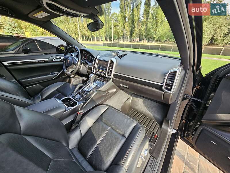 Внедорожник / Кроссовер Porsche Cayenne 2013 в Полтаве