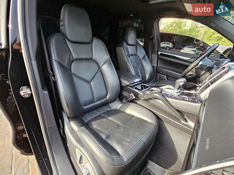 Внедорожник / Кроссовер Porsche Cayenne 2013 в Полтаве