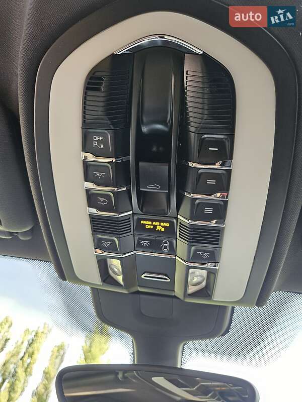 Внедорожник / Кроссовер Porsche Cayenne 2013 в Полтаве