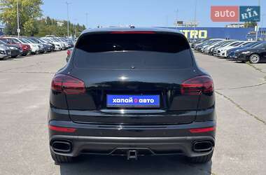 Позашляховик / Кросовер Porsche Cayenne 2016 в 