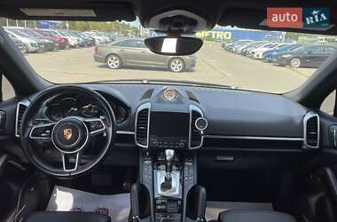 Позашляховик / Кросовер Porsche Cayenne 2016 в 