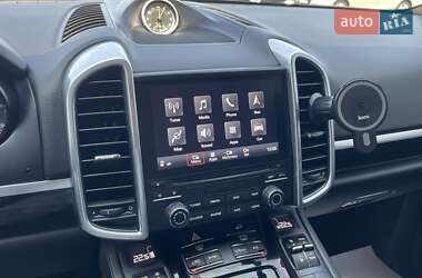 Позашляховик / Кросовер Porsche Cayenne 2016 в 