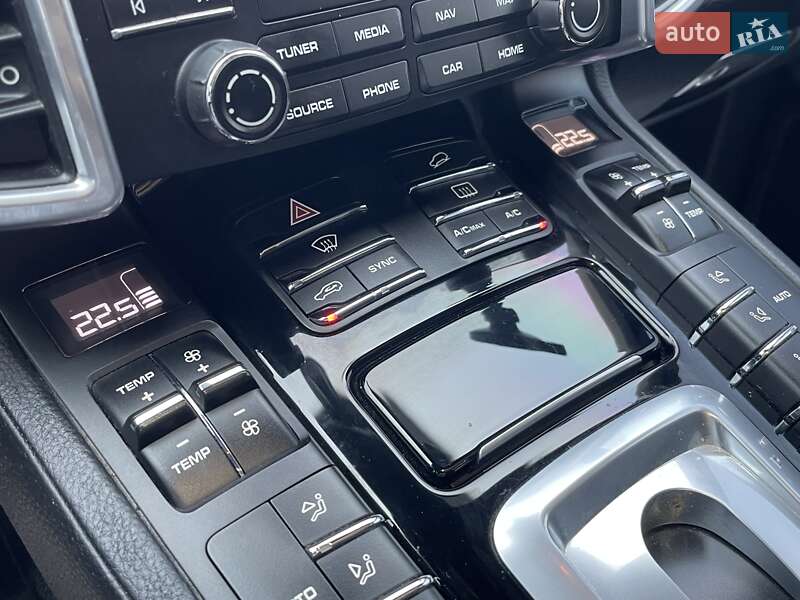 Позашляховик / Кросовер Porsche Cayenne 2016 в Дніпрі