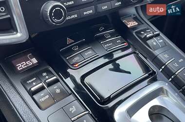 Позашляховик / Кросовер Porsche Cayenne 2016 в 