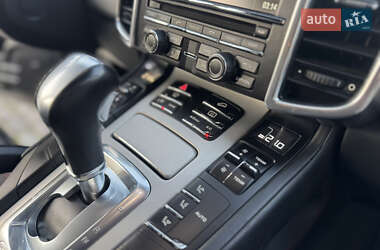 Внедорожник / Кроссовер Porsche Cayenne 2014 в 