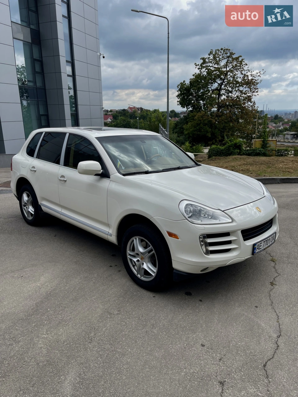 Колір білий жемчуг. Стан авто доглянутий. Перекупи - не турбуйте будь ласка. Чекаю свого покупця. Торг адекватний. Прошу не турбувати з неадекватними пропозиціями. Продаю не спішно!