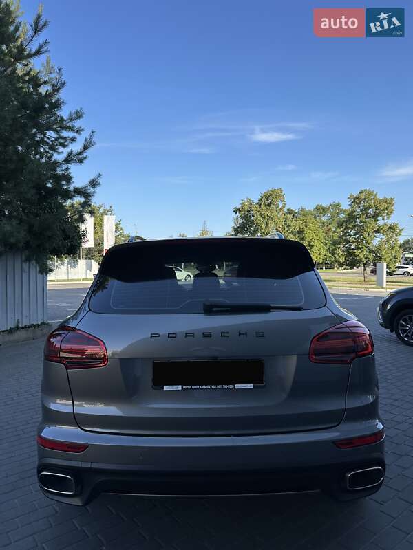 Внедорожник / Кроссовер Porsche Cayenne 2015 в Киеве