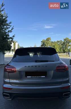 Внедорожник / Кроссовер Porsche Cayenne 2015 в 