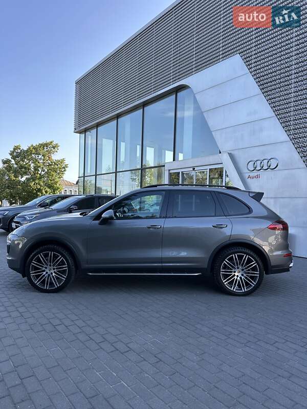 Внедорожник / Кроссовер Porsche Cayenne 2015 в Киеве