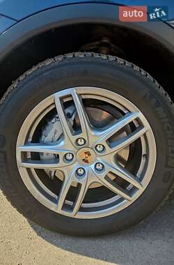 Внедорожник / Кроссовер Porsche Cayenne 2013 в 