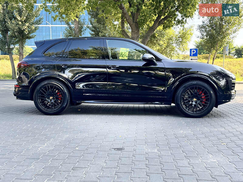 Внедорожник / Кроссовер Porsche Cayenne 2017 в Киеве