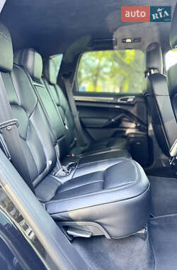 Внедорожник / Кроссовер Porsche Cayenne 2017 в 