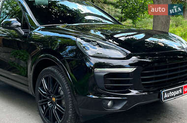 Внедорожник / Кроссовер Porsche Cayenne 2017 в 