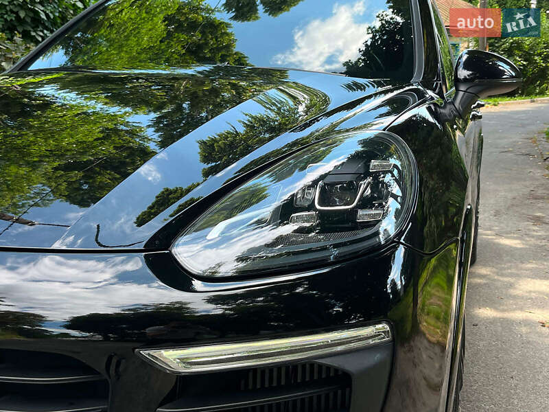 Внедорожник / Кроссовер Porsche Cayenne 2017 в Киеве