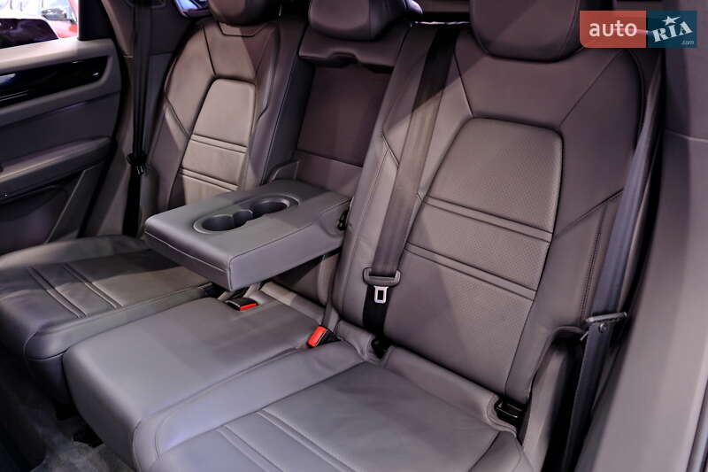 Внедорожник / Кроссовер Porsche Cayenne 2019 в Одессе