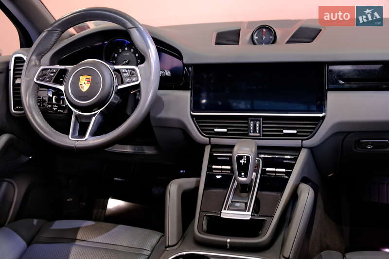 Внедорожник / Кроссовер Porsche Cayenne 2019 в Одессе