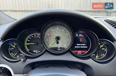 Внедорожник / Кроссовер Porsche Cayenne 2015 в 