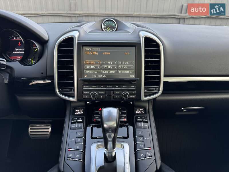 Позашляховик / Кросовер Porsche Cayenne 2015 в Києві