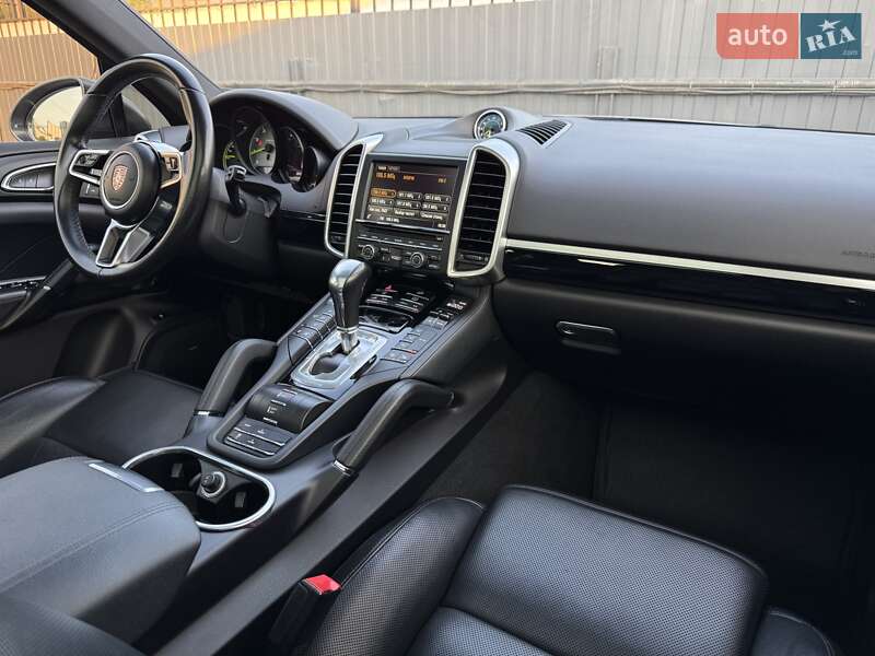 Позашляховик / Кросовер Porsche Cayenne 2015 в Києві
