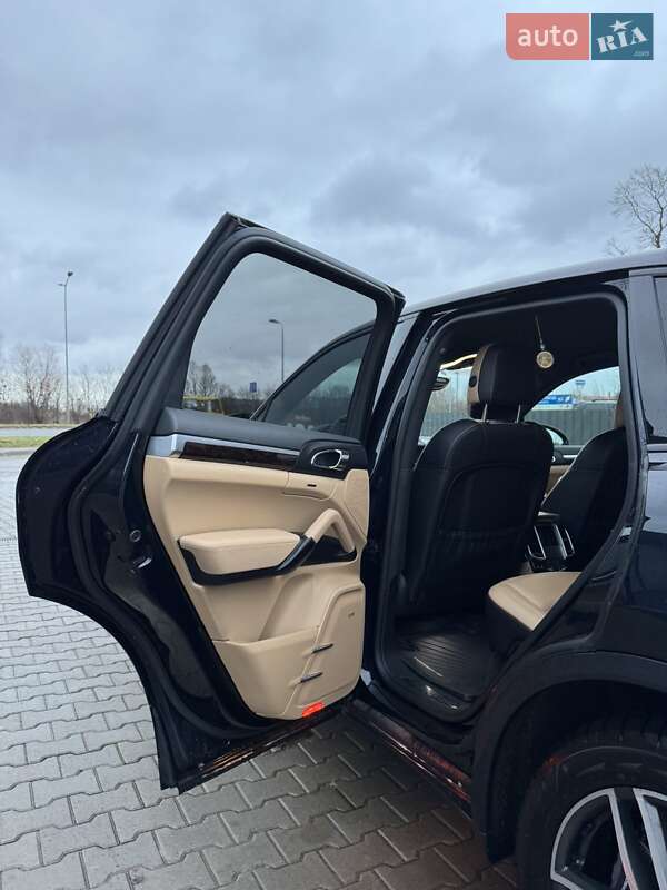 Внедорожник / Кроссовер Porsche Cayenne 2015 в Львове