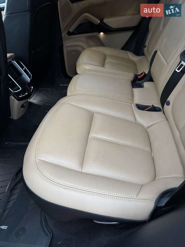 Внедорожник / Кроссовер Porsche Cayenne 2015 в Львове