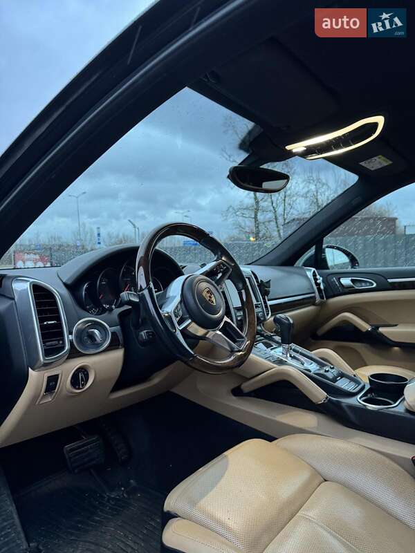 Внедорожник / Кроссовер Porsche Cayenne 2015 в Львове