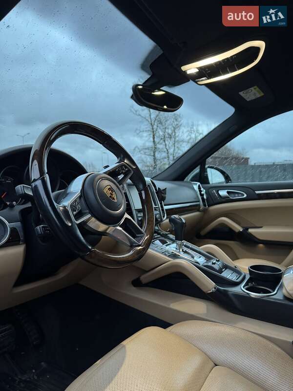 Внедорожник / Кроссовер Porsche Cayenne 2015 в Львове