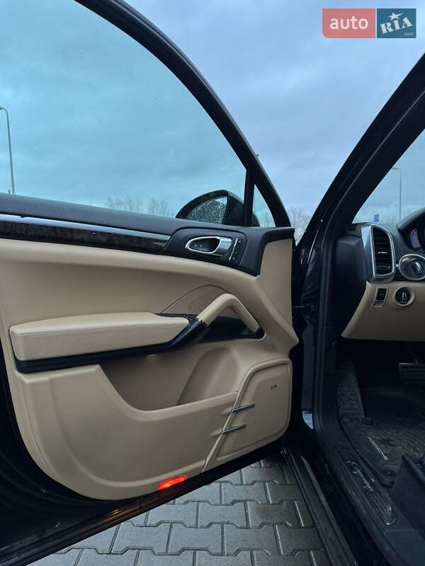Внедорожник / Кроссовер Porsche Cayenne 2015 в Львове