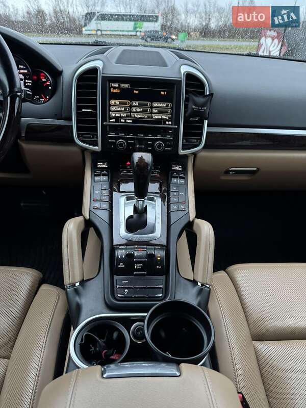 Внедорожник / Кроссовер Porsche Cayenne 2015 в Львове