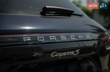 Внедорожник / Кроссовер Porsche Cayenne 2019 в 
