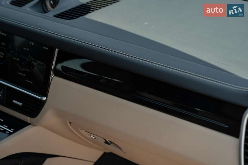 Внедорожник / Кроссовер Porsche Cayenne 2019 в Черновцах