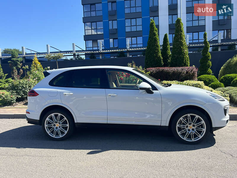 Внедорожник / Кроссовер Porsche Cayenne 2016 в Днепре
