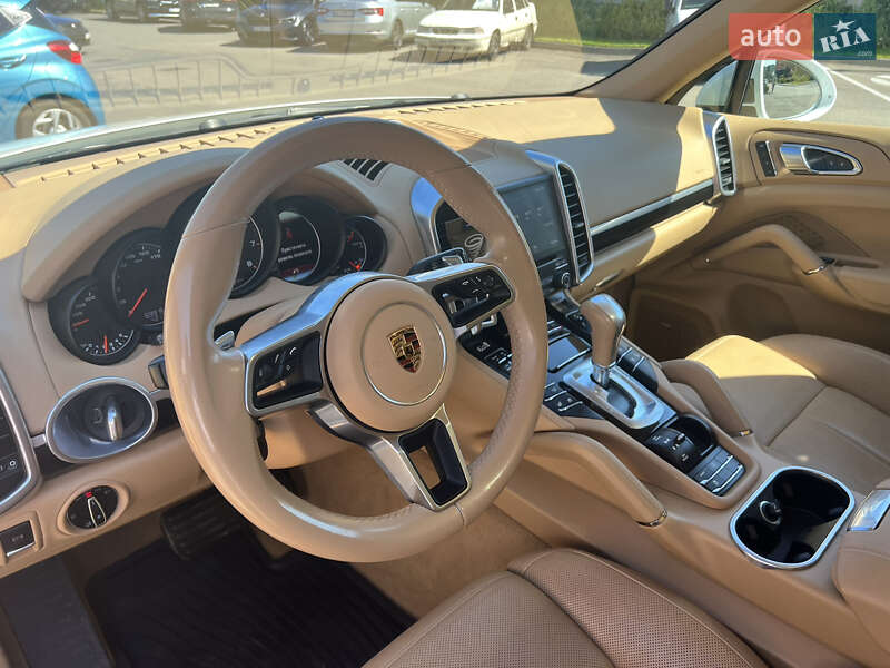 Внедорожник / Кроссовер Porsche Cayenne 2016 в Днепре