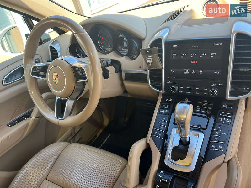 Внедорожник / Кроссовер Porsche Cayenne 2016 в Днепре