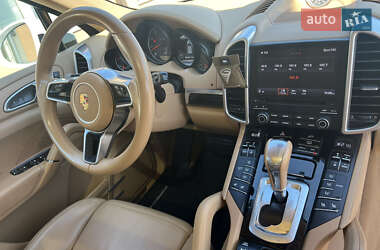 Внедорожник / Кроссовер Porsche Cayenne 2016 в 