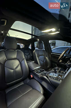 Позашляховик / Кросовер Porsche Cayenne 2012 в 
